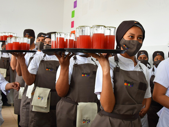 Offizielle Einweihung der „Jugendfachschule für Gastronomie und Ernährung“ in Yacuiba, Bolivien als Teil der Gastronomieschule Manqa und der Arbeit des Innovationsfonds. Copyright: GIZ Bolivia