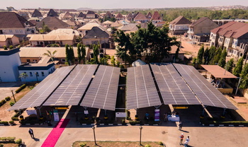 Hybrides Solarsystem im Nationalen Testlabor NCDC, Abuja, Federal Capital Territory (FCT)/ GIZ/KCM 