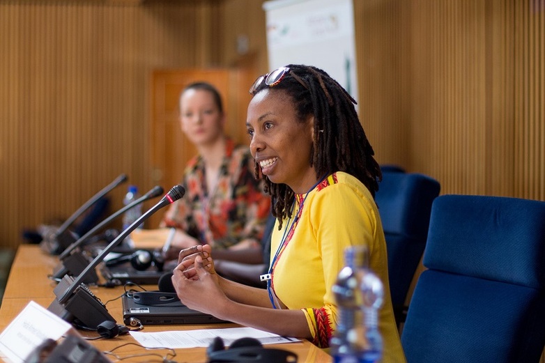 Eine Teilnehmerin auf einem interkontinentalen Jugendforum zur Verhinderung von gewalttätigem Extremismus in Addis Ababa, 2018. 