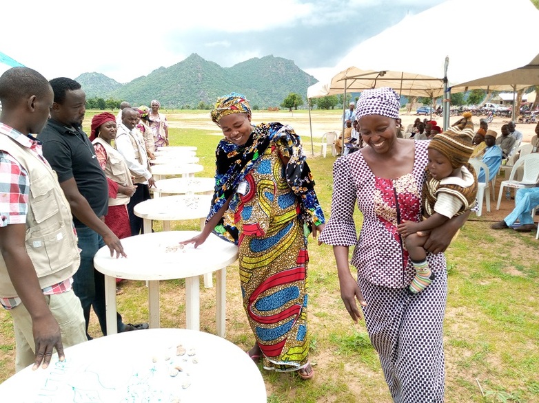 Teilnehmerinnen der Gemeinschaftsentwicklungsplanung im Bundesstaat Adamawa.