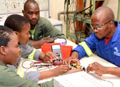Botsuana. Ausbildung angehender Mechatroniker. © GIZ