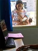 Indonesien. Anmeldung zur Behandlung bei einem Gesundheitsdienst. © GIZ