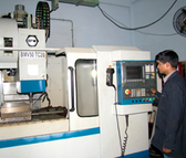 India. A student operating a CNC (computer numerical control) vertical machine tool. © GIZ