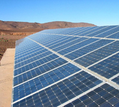 Marokko. Photovoltaik(PV)-Module. Die PV-Technologie kommt beim Betrieb aufgrund fehlender mechanischer Teile überwiegend ohne größeren Wartungsaufwand aus. GIZ (Bild: www.volker-quaschning.de)