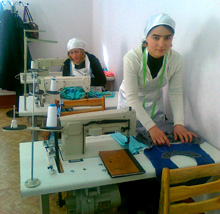 Tadschikistan. Diese junge Frau lernte in einem Trainingszentrum nähen und machte sich anschließend selbstständig. © GIZ