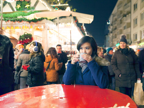 Auf dem Frankfurter Weihnachtsmarkt erinnert sich Preclaro an ihre Anfänge in Deutschland: Sie kam Mitte Dezember 2013. 