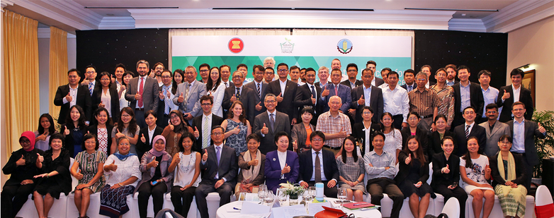 Politische Entscheider, Wissenschaftler und Mitarbeiter aus Unternehmen für Versicherungen von Agrarprodukten während der Veranstaltung „Effektive Politiken zur Promotion landwirtschaftlicher Klima Versicherungen, um die Resilienz in ASEAN zu erhöhen“, A