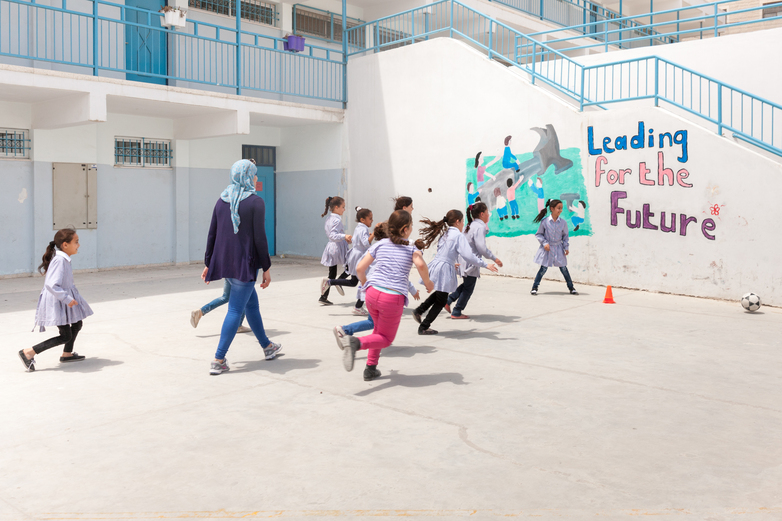 Shuafat, Palästinensische Gebiete. Zukunft gestalten – Kinder und Jugendliche sind in fast allen Entwicklungsländern die Bevölkerungsmehrheit – und entscheidend für die Zukunft ihres Landes. Sport lehrt soziale Kompetenzen und Werte, vermittelt Alltagsfäh