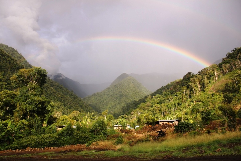 Ein Regenbogen über dem Amazonas in Peru. Copyright: GIZ / Toepfer