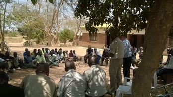 SDAC. Diskussion mit einer Gemeinde im Kasungu Distrikt, Sambia (Malawi-Zambia TFCA) zur Planung des GIZ-Projekts. © GIZ   