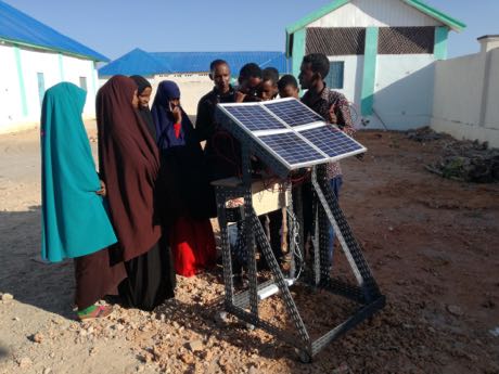 Somalia: Handwerkliche Ausbildungen sorgen für Zukunftsperspektiven: zum Beispiel als Solartechniker.