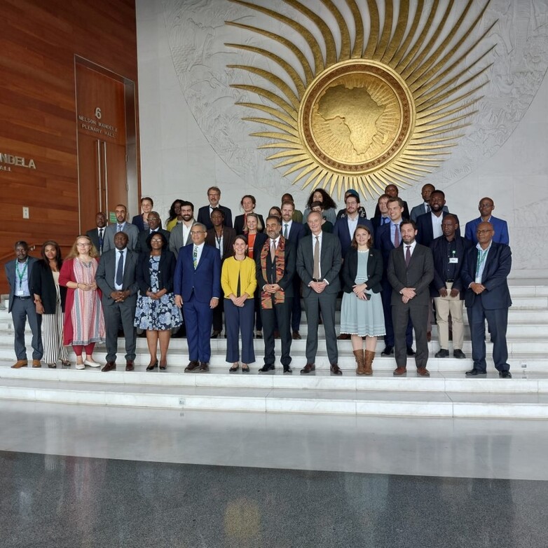 Gruppenfoto von den Regierungsverhandlungen zwischen Deutschland und der Kommission der Afrikanischen Union (AU) 2023.