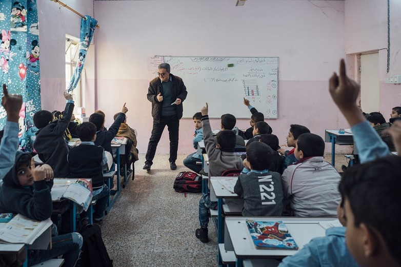 Kinder in ihrem Klassenraum in einer der wiederaufgebauten Schulen. Photos | @GIZ 