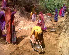 Indien. Fast die Hälfte der Leistungsempfänger des MGNREGA sind Frauen. © GIZ