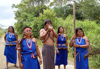 Indígene Männer und Frauen der Shuar-Nationalität in der Provinz Zamora Chinchipe © GIZ