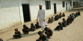 Kinder einer Grundschule in der Nähe von Peschawar © GIZ