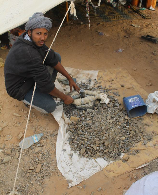 Mauritania. Pre-crushing of materials for artisanal gold mining. © GIZ/Photo Projekt-Consult GmbH/Thomas