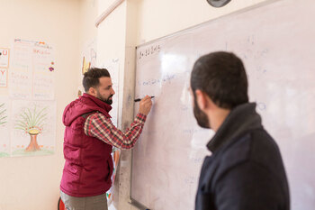 Turkey. Turkish language classes help Syrian refugees to settle into their host communities. (Photo: Jan Bosch) © GIZ 