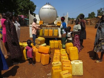 South Sudan. Mobile water kiosks also reach areas not connected to water mains. © GIZ