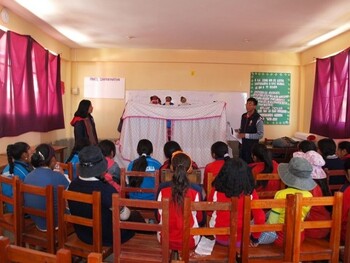 Puppet theatre at school on the issue of preventing violence against women 