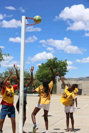 Female students playing basketball. © GIZ/Stefan Oosthuizen