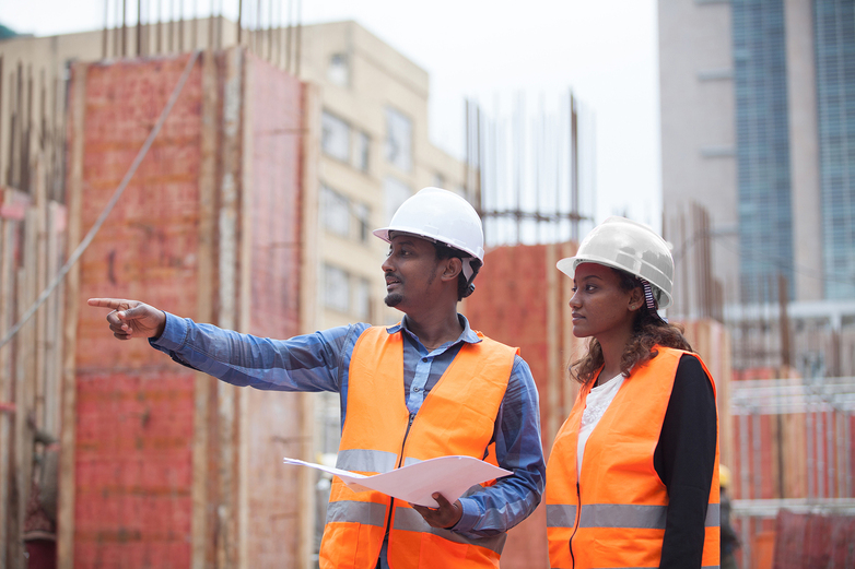 Trainer in the construction sector on a building site with a young professional. Photo: Mulugeta Gebrekidan, Addis Ababa, Ethiopia