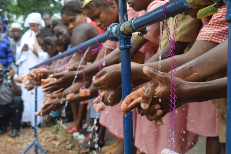 Improved hygiene in schools thanks to hand washing stations (‘Wash-A-Lots’)
