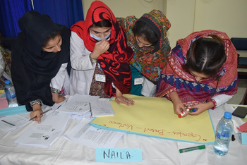 Young women taking part in a workshop on gender-based violence. Copyright: GIZ