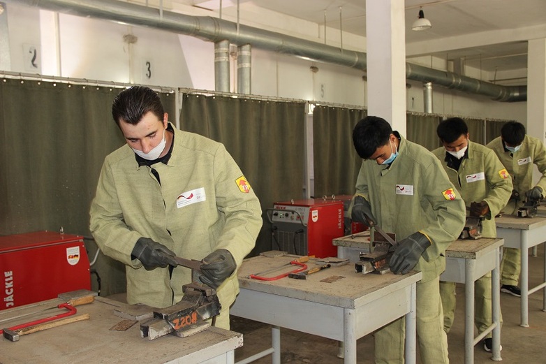 Short-term professional welding course.