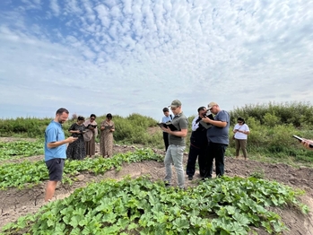 Training of GIZ specialists on a field