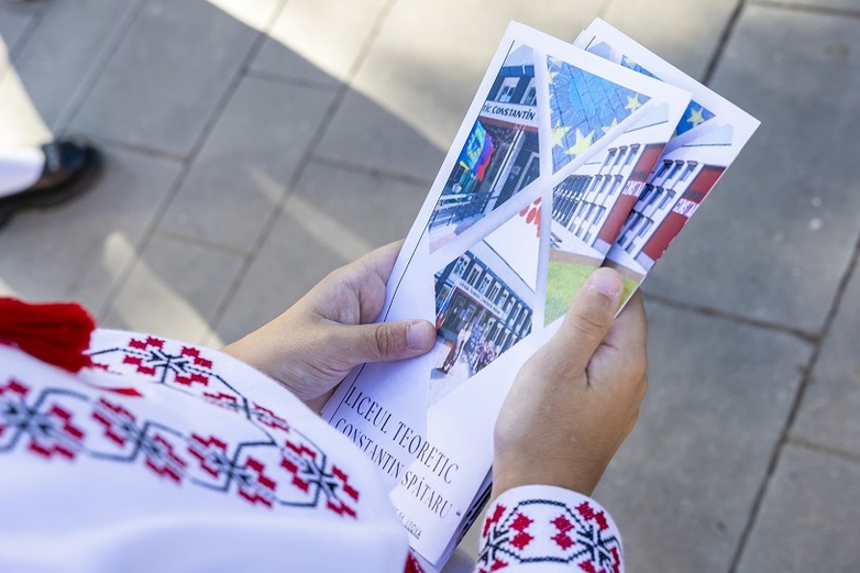 A person holds information material from the Constantin Spataru School.