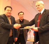 Mongolia The Director of the Lithuanian Standards Board, Brunonas Shichkus, welcomes the Director of the Mongolian Administration of Land Affairs, Construction, Geodesy and Cartography, Ts. Gankhuu, early 2012, in Vilnius. © GIZ