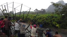 Wooden waterwheel to supply water for the process of distilling nilam as a perfume ingredient (patchouli oil). © GIZ / Sapikzal Pratama