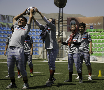 Kabul, Afghanistan. Equal opportunities, exercising together – not the norm in Afghanistan.girls and boys meet as equals at a sports festival hosted by German development cooperation actors in cooperation with German Football Association (DFB) © GIZ
