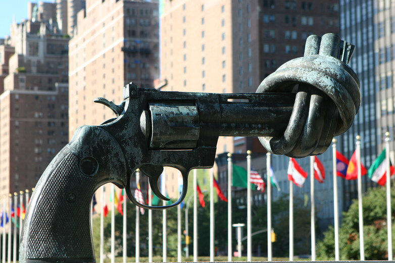 Civil Peace Service (CPS). UN sculpture in New York. © GIZ