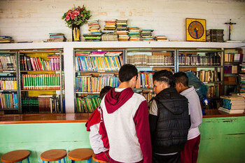 Colombia: en la biblioteca escolar de Benposta, Bogotá. © GIZ