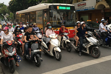 Vietnam. Street traffic in a country with a high growth rate in motorised transport. © GIZ