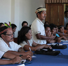 Perú. Representantes del pueblo maijuna durante una consulta. © GIZ / Karina Vargas