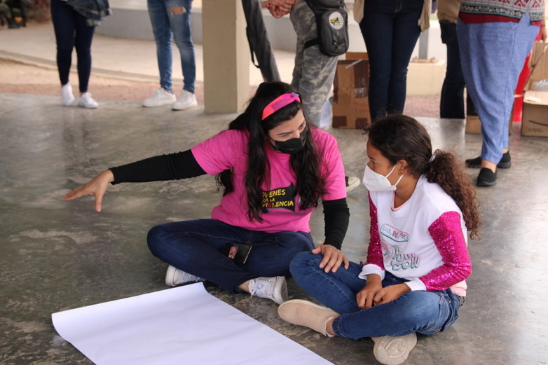 Young people in Honduras raise awareness about violence prevention. Copyright: GIZ / CaPAZ
