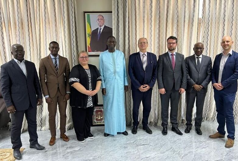 Meeting of the Senegalese Minister of Justice, Prof. Ismaila Madior Fall, with representatives of the organisation African LII, the Director of Digitalisation, Mr Abdoul Aziz Wane, the Director of Justice Services of the Ministry, Mr Abdoulaye Ndiaye, and representatives of the GIZ regional programme.  Copyright: GIZ/Mouhamadou Diadji Sy Dieye