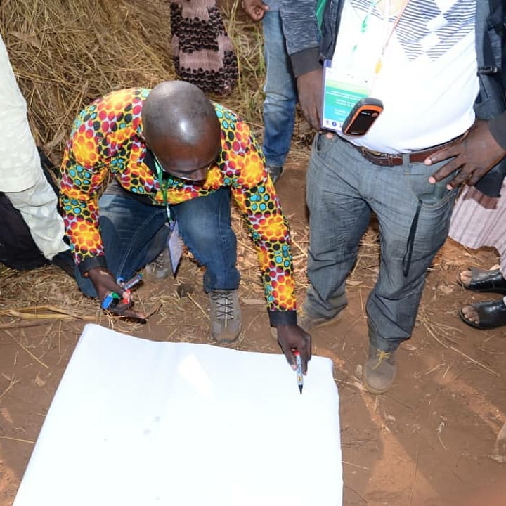 Planning a road in Cameroon (Photo: GIZ / Rosette Mbenda)