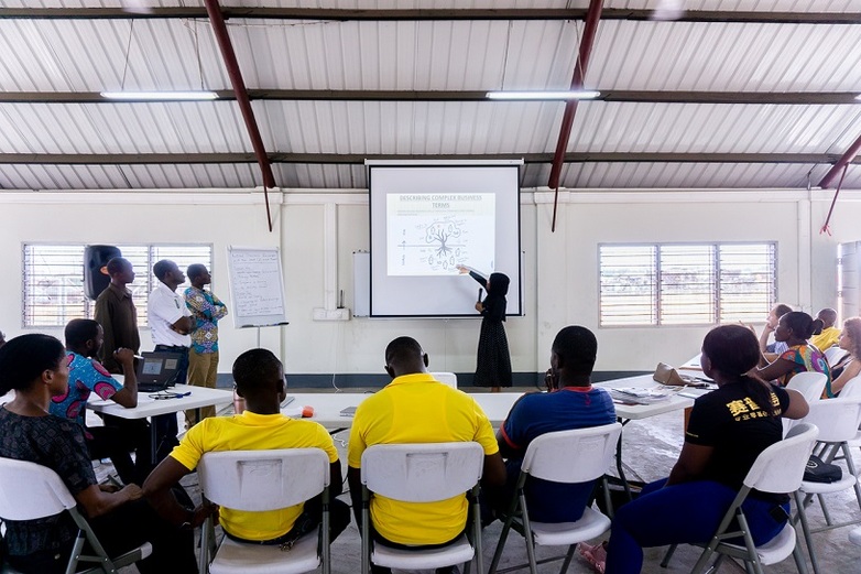 In a workshop, programme trainers develop training materials for proper e-waste dismantling practices. ©GIZ/Veronika Johannes