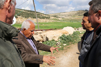 Palestinian territories: Consultation among farmers near Hebron © GIZ