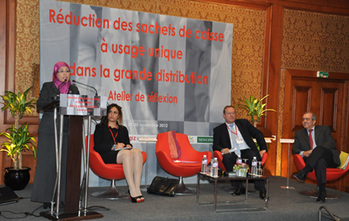 Tunesien. Die tunesische Umweltministerin (am Mikrofon), Helmut Krist, GIZ, (2. von rechts), Auftragsverantwortlicher des Umweltschutzprogramms Tunesien